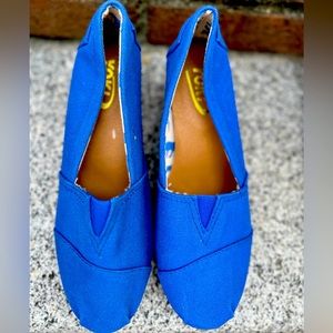 Blue wedges